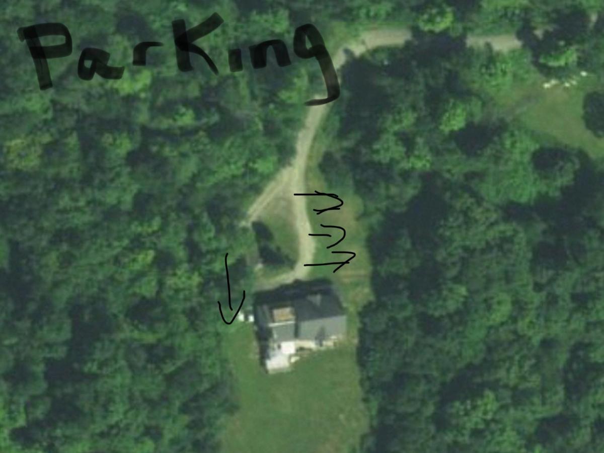 Mount Snow, Snowmobilers N Trailers Plenty Of Parking Wilmington Exterior foto